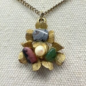 BSK Stone Flower Pendant Necklace Signed Vintage Gold Tone‎